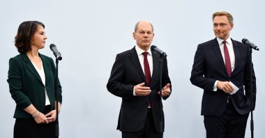 Germany's Greens party co-leader Annalena Baerbock and Free Democratic Party (FDP) leader Christian Lindner listen to Social Democratic Party (SPD) top candidate for chancellor Olaf Scholz as he gives a statement following a meeting for exploratory talks for a possible new government coalition in Berlin, Germany, Oct. 15, 2021. (Reuters Photo)