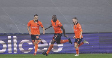 Stefano Okaka (C) and his teammates celebrate a goal during the Turkish Süper Lig match against Beşiktaş at the Fatih Terim Stadium, Istanbul, Turkey, Oct. 16, 2021 (AA Photo)