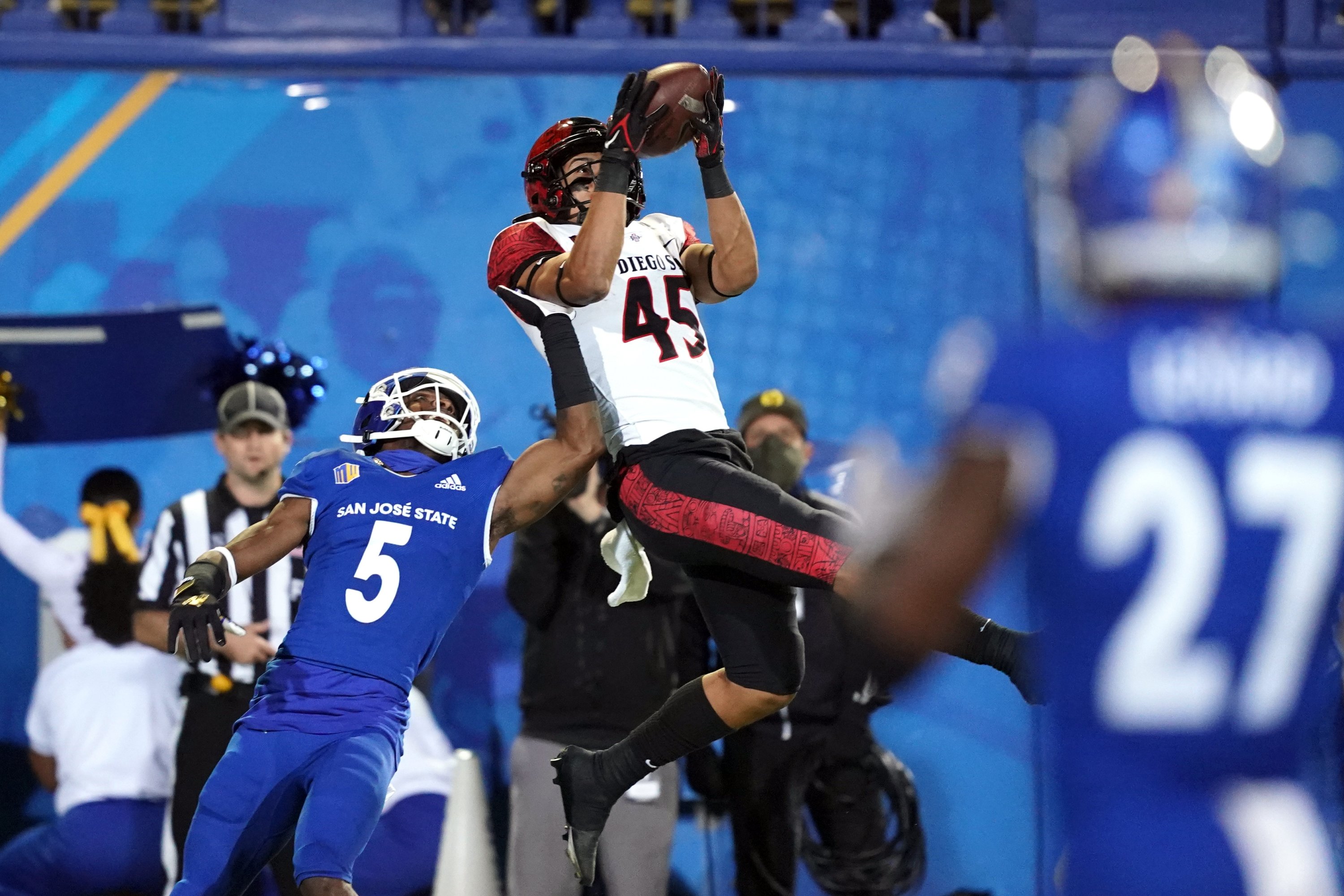 San Diego State Aztecs wide receiver Jesse Matthews (45) catches a touchdown pass over San Jose State Spartans defensive back Bobby Brown II (5) during the overtime period at CEFCU Stadium, San Jose, California, U.S., Oct. 15, 2021. (Darren Yamashita-USA TODAY Sports via Reuters)