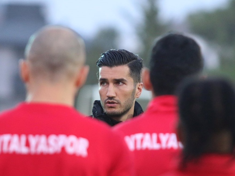 Nuri Şahin (C) is seen among players during a training session for Turkish Süper Lig club Antalyaspor, in Antalya, southern Turkey, Oct. 13, 2021 (AA Photo)