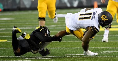 Cornerback Mykael Wright (2) of the Oregon Ducks tackles wide receiver Kekoa Crawford (11) of the California Golden Bears during the second half of the game at Autzen Stadium, Eugene, Oregon, U.S., Oct. 15, 2021. (AFP Photo)