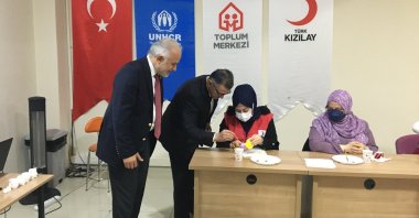 President of the Turkish Red Crescent Kerem Kınık (L), his Azerbaijani counterpart Novruzali Aslanov (2L) and other officials sign the cooperation agreement at the Turkish Red Crescent's Community Center in Bağcılar, Istanbul, Turkey, Oct. 14, 2021. (IHA Photo)