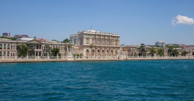 Çırağan Palace Kempinski seen along the Bosporus, Beşiktaş, Istanbul, Turkey, July 7, 2015. (Shutterstock Photo)