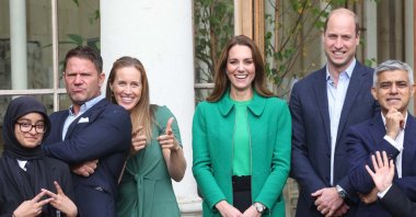 Britain's Prince William, Duke of Cambridge (2R) and Britain's Catherine, Duchess of Cambridge (3R) pose with London Mayor Sadiq Khan (R), naturalist Steve Backshall (2L) and Olympian rower Helen Glover (3L) during their visit to take part in a Generation Earthshot educational initiative comprising of activities designed to generate ideas to repair the planet and spark enthusiasm for the natural world, at Kew Gardens, London, U.K., Oct. 13, 2021. (Pool via AFP)
