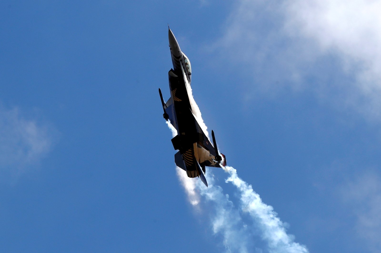 An F-16 aircraft of the Turkish Stars aerobatic team of the Turkish Air Force performs during the Teknofest airshow over the city's new airport that was under construction at the time, Istanbul, Turkey, Sept. 20, 2018. (Reuters Photo)