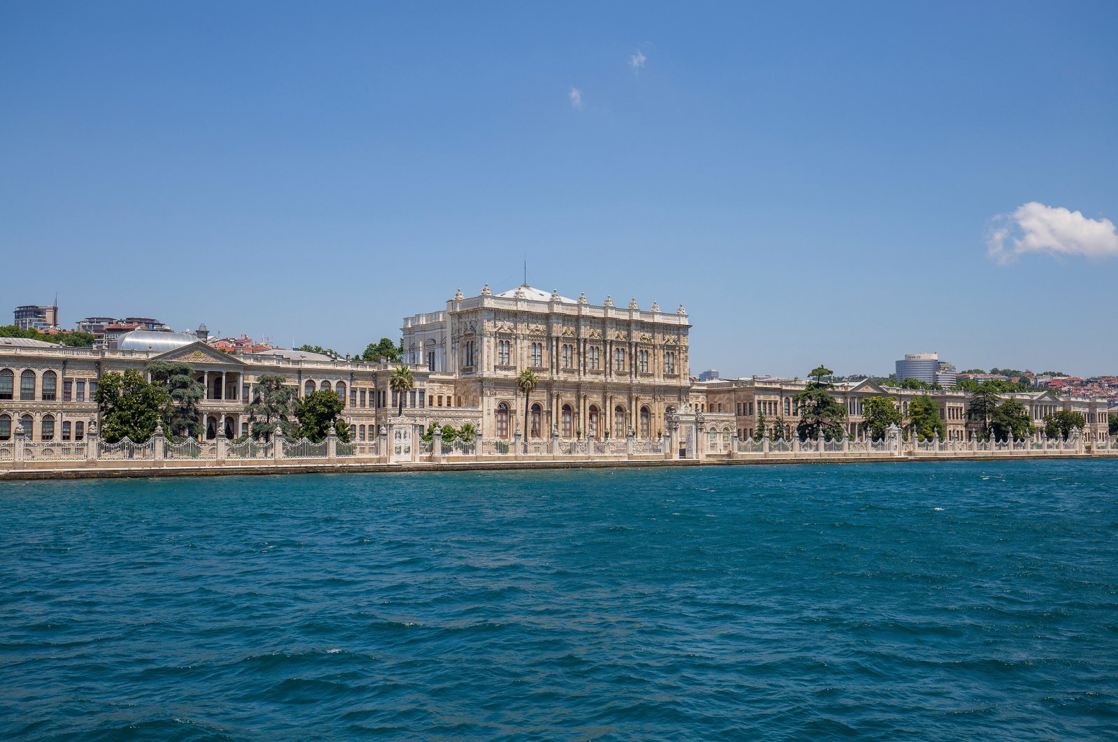 Çırağan Palace Kempinski seen along the Bosporus, Beşiktaş, Istanbul, Turkey, July 7, 2015. (Shutterstock Photo)