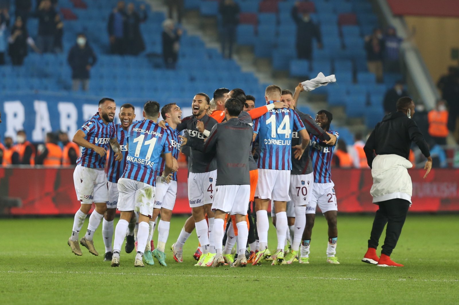 Trabzonspor players celebrate their 3-1 win over Fenerbahçe after a Turkish Süper Lig match at the Medical Park stadium, Trabzon, Turkey, Oct. 17, 2021. (AA Photo)