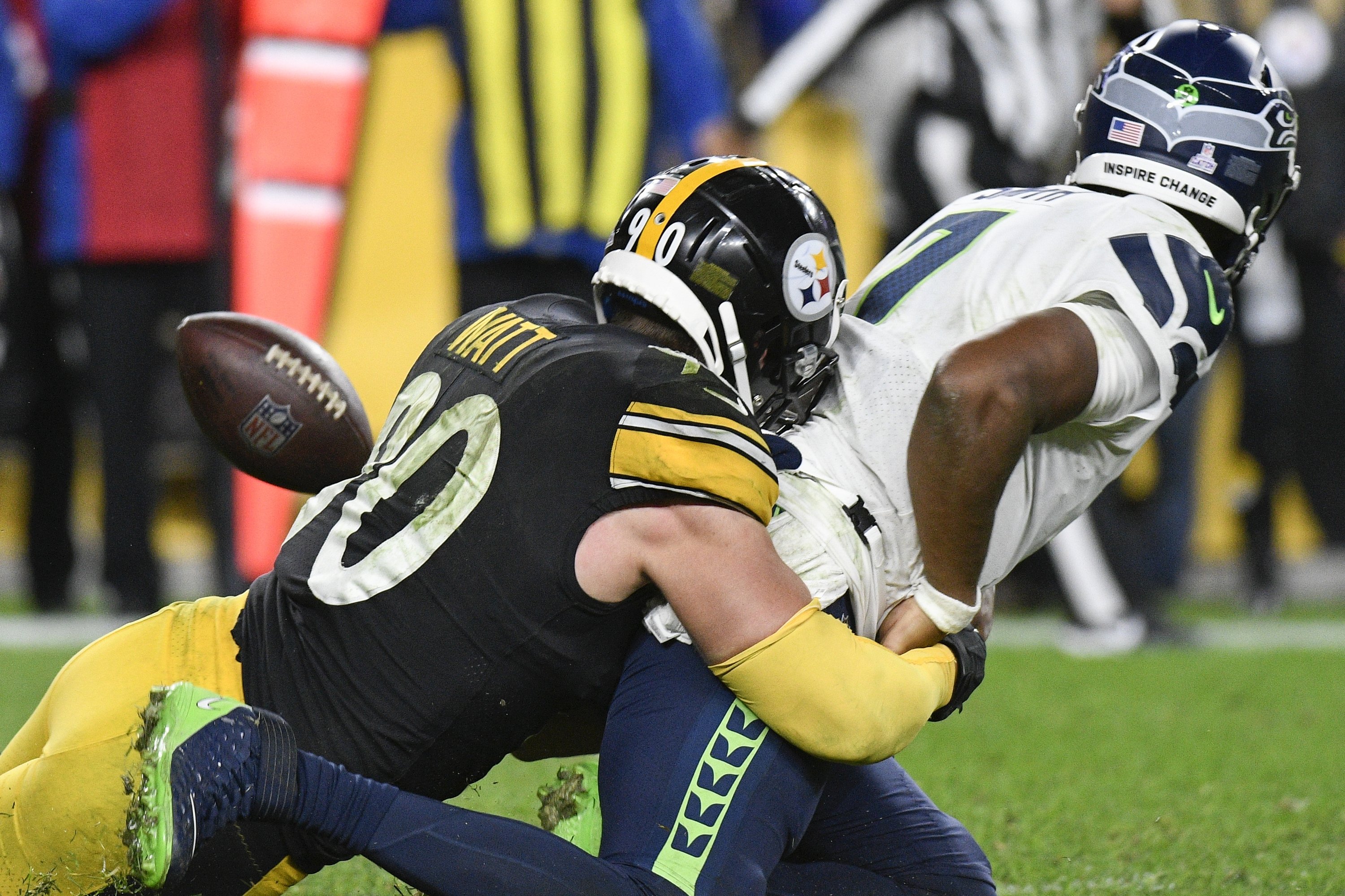 Seahawks cough up ball in overtime, lose 23-20 to Steelers