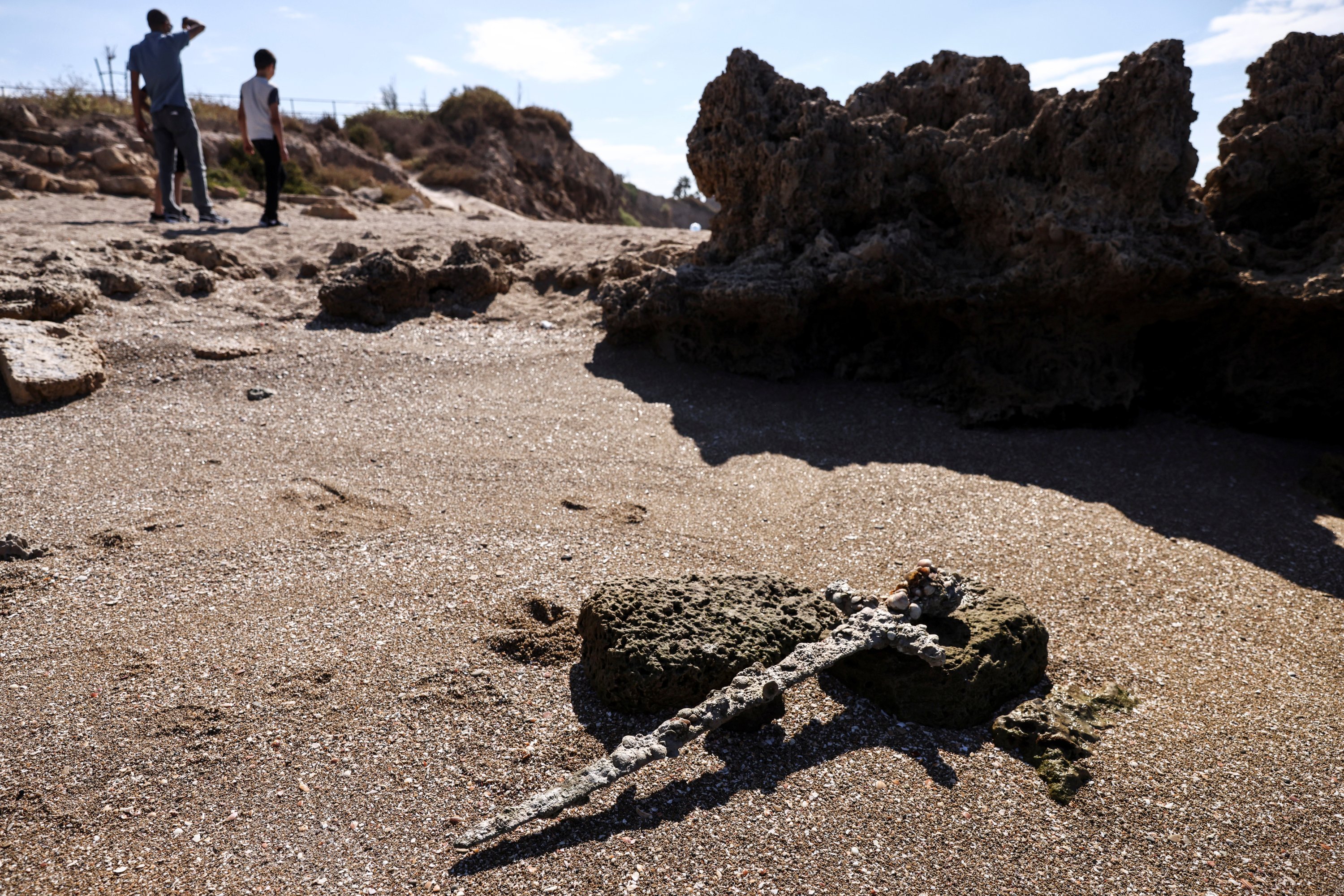 The sword believed to have belonged to a Crusader lays on the beach near to where it was recovered from the Mediterranean seabed by an amateur diver, Caesarea, Israel Oct. 18, 2021. (REUTERS Photo)