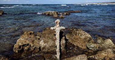 The sword believed to have belonged to a Crusader stands in the water near to where it was recovered from the Mediterranean seabed by an amateur diver, Caesarea, Israel Oct. 18, 2021. (REUTERS Photo)