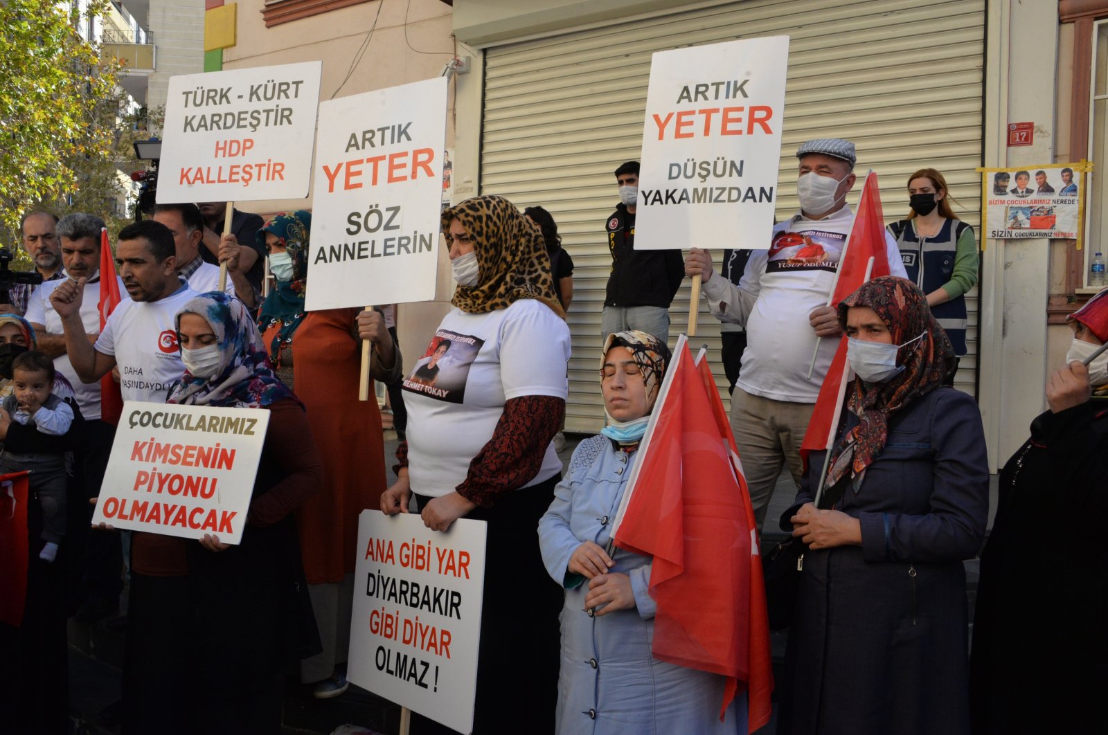Parents hold placards condemning the PKK and the Peoples' Democratic Party (HDP) in front of HDP headquarters in Diyarbakır, Turkey, Oct. 10, 2021. (DHA File Photo)