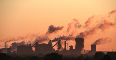 British Steel's Scunthorpe plant is pictured at dawn in north Lincolnshire, northeast England, May 22, 2019. (AFP Photo)
