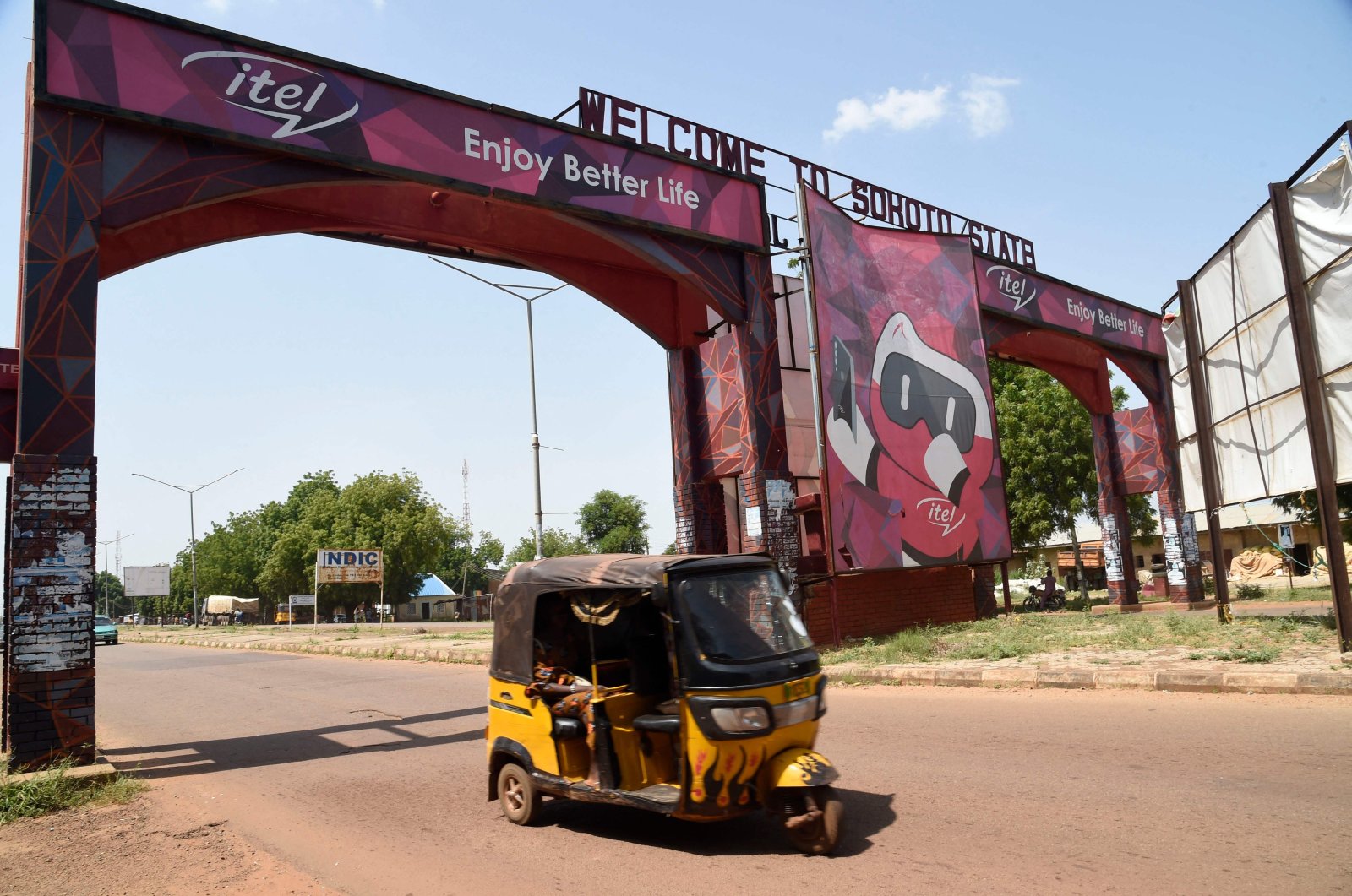 A rick-shaw drive past city gate in Sokoto, northwest Nigeria, Sept. 22, 2021. (AFP Photo)
