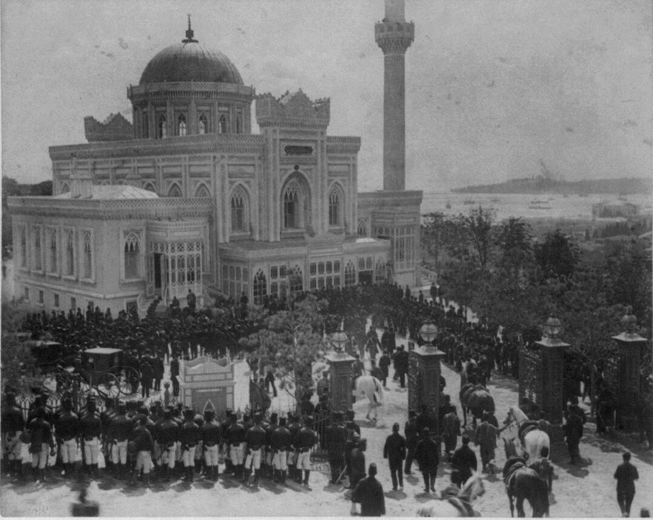 A general view from Sultan Abdülhamid II’s Friday prayer procession at the Hamidiye Mosque. (Wikimedia Photo)