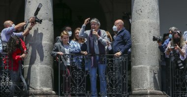 The president of Ecuador, Guillermo Lasso (C), along with his wife Maria de Lourdes Alcivar (L), and his vice president, Alfredo Borrero (R), talk to supporters from a balcony of the government palace, in Quito, Ecuador, Oct. 20, 2021. (EPA Photo)