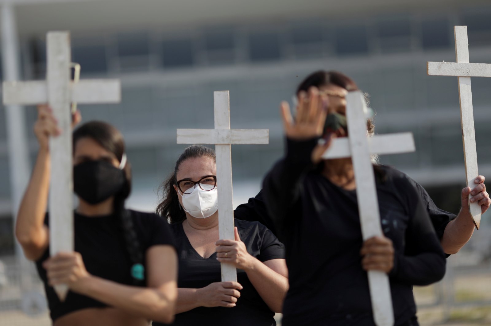 Demonstrators hold crosses during a protest to pay tribute to Brazil's 600,000 COVID-19 deaths and against Brazil's President Jair Bolsonaro's handling of the coronavirus disease pandemic, in Brasilia, Brazil, Oct. 8, 2021. (Reuters Photo)
