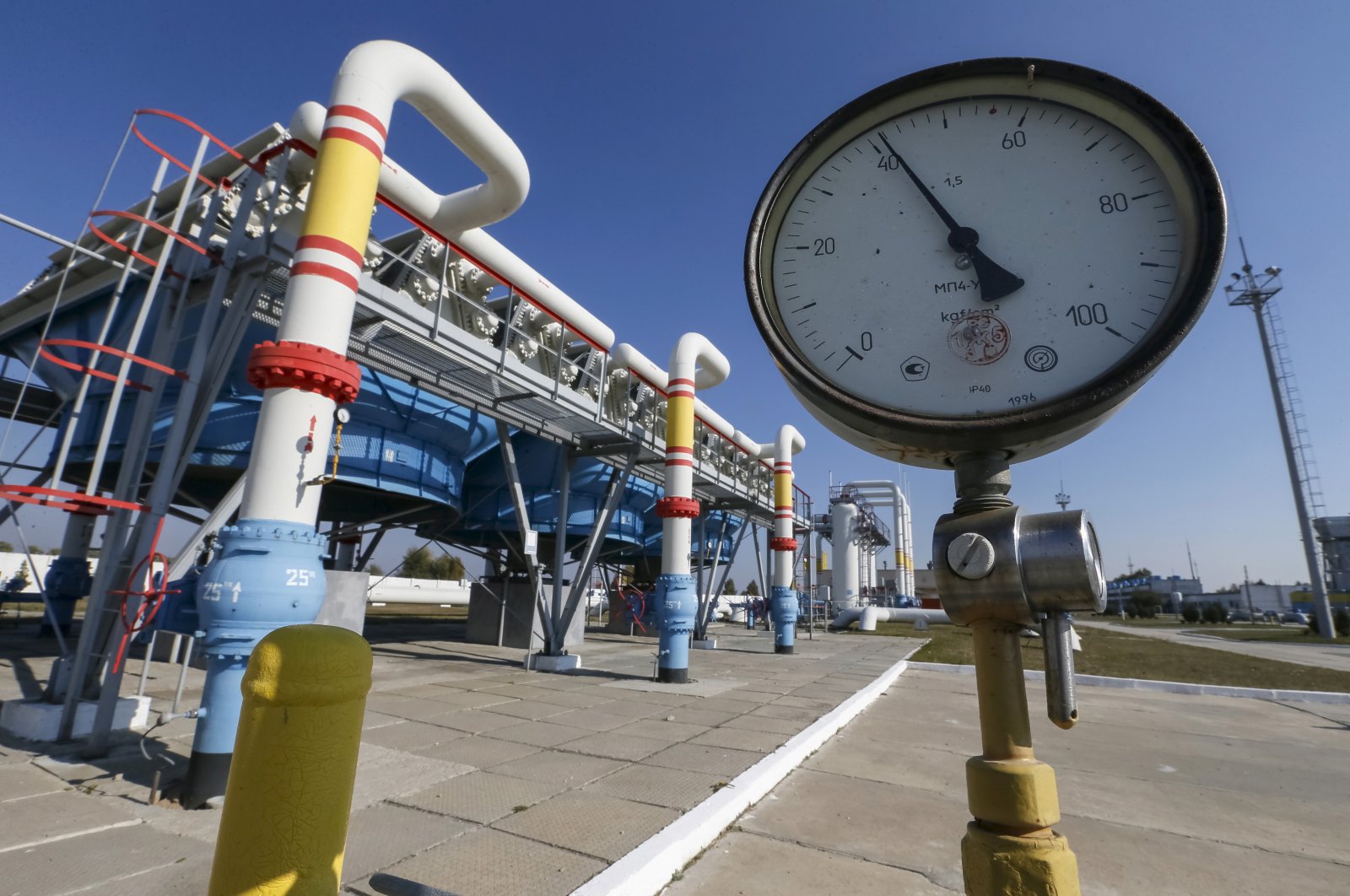 A pressure gauge is seen at a gas compressor station and underground gas storage facility in the village of Mryn, north of Kyiv, Ukraine, Oct. 15, 2015. (Reuters Photo)