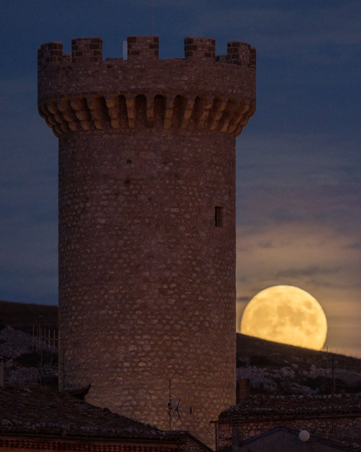 Hunter's Moon illuminates night sky around the world | Daily Sabah