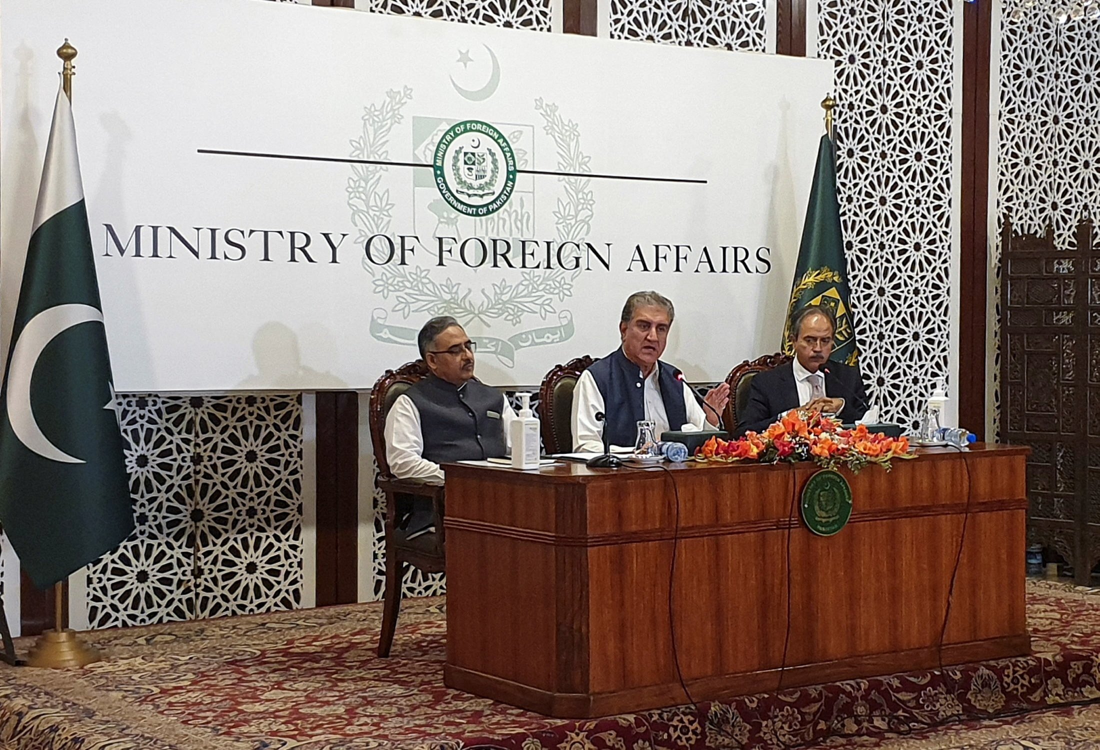 pakistan eases travel restrictions vows 28m aid for afghanistan daily sabah