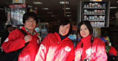 Miyazaki Atsushi (L), a member of the Japan Association for Aid and Relief, who lost his life at the age of 41 during an aftershock of the Van earthquake, is seen in this photo. (Courtesy of the Japanese Embassy in Ankara)