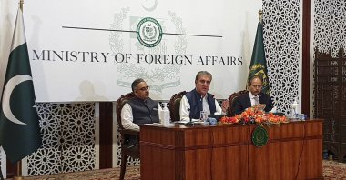 Pakistani Foreign Minister Shah Mahmood Qureshi (C) along with Foreign Secretary Sohail Mahmood  (R) and Foreign Office spokesperson Asim Iftikhar speak during a news conference in Islamabad, Pakistan, Oct. 21, 2021. (Reuters Photo)