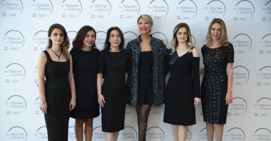 Dr. Gülcihan Gülseren (L), L'Oreal Turkey General Manager Sinem Sandıkçı Gökçen, Dr. Nihal Terzi Çizmecioğlu, Turkish writer and actress Gülse Birsel and associate Dr. Saniye Söylemez. (Photo provided to the press)