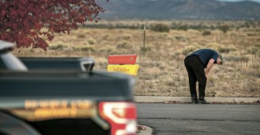 A distraught Alec Baldwin lingers in the parking lot outside the Santa Fe County Sheriff's Office in Santa Fe, New Mexico, U.S., Oct. 21, 2021. (AP Photo)