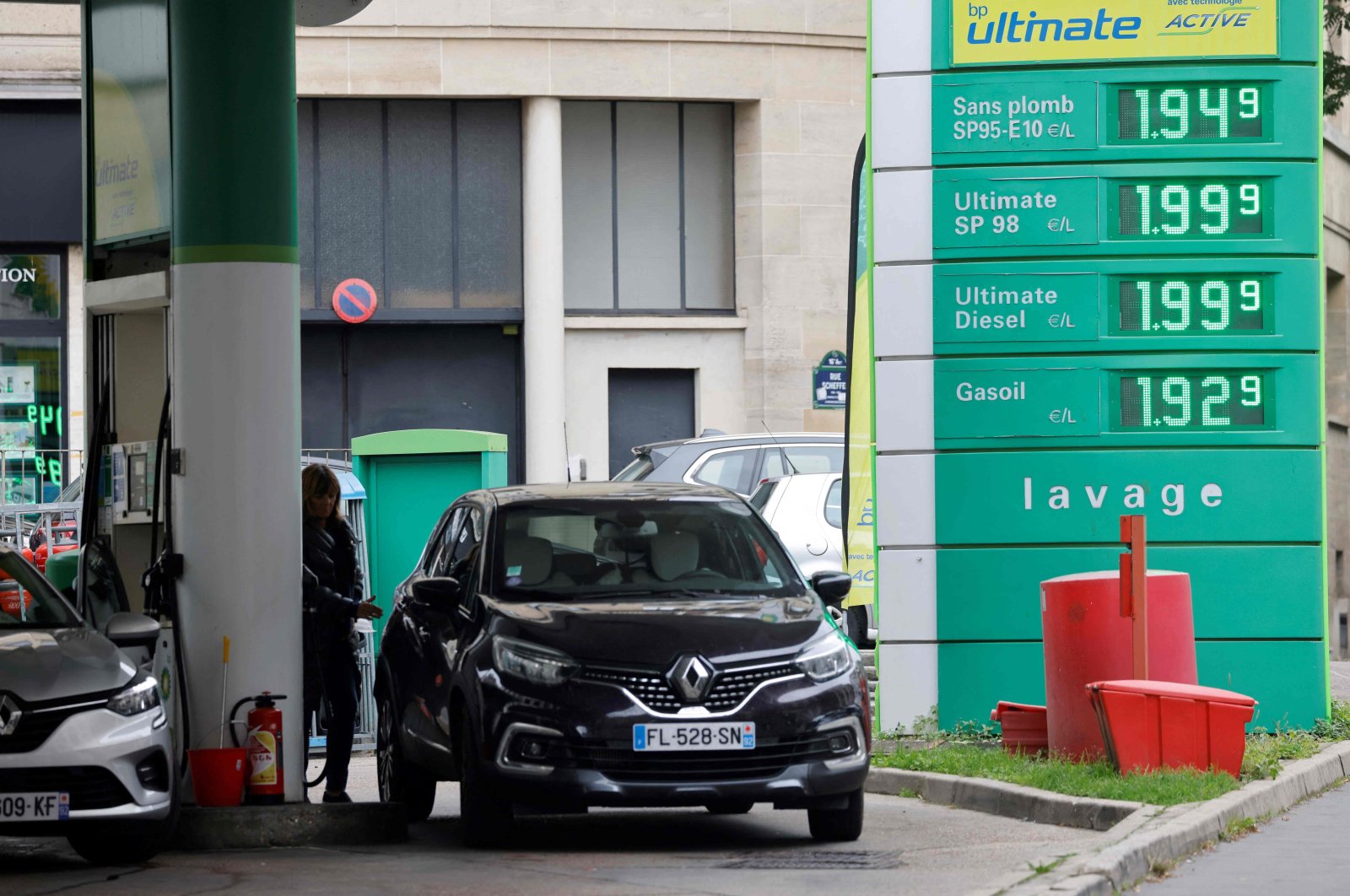 A gas station in Paris where fuel prices rose to nearly 2 euros per liter amid soaring global energy prices as economies bounce back from the effects of the coronavirus pandemic, Paris, France, Oct. 20, 2021. (AFP Photo)
