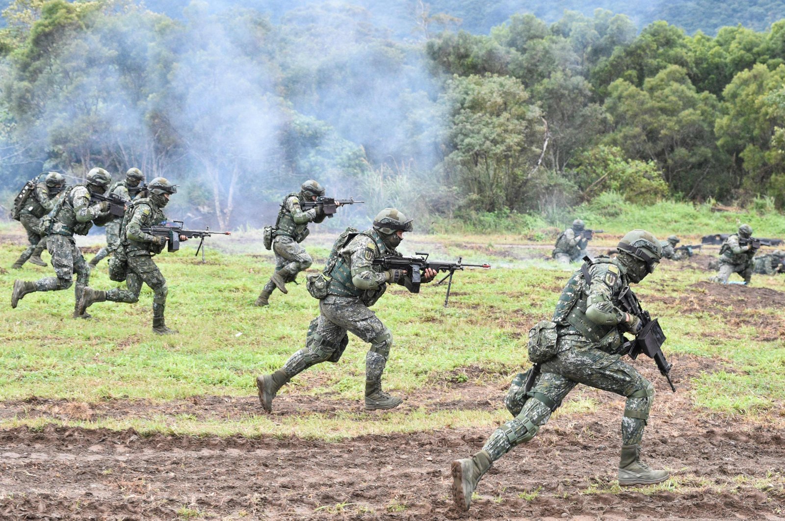 Taiwanese soldiers staging an attack during an annual drill at a military base in the eastern city of Hualien, Taiwan, Jan. 30, 2018. (AFP Photo)