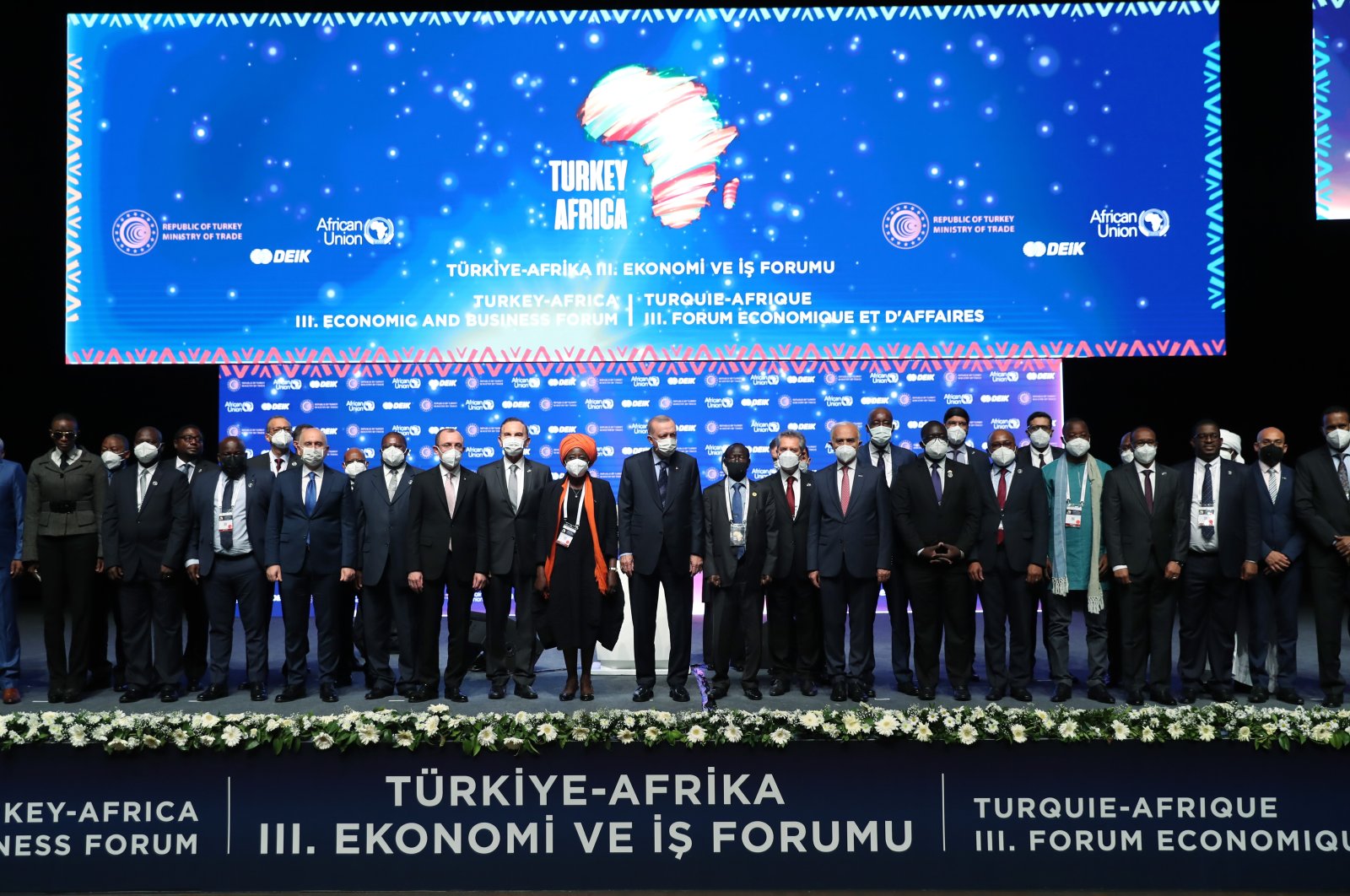 President Recep Tayyip Erdoğan (C) and other officials pose for a photo on the sidelines of the third Turkey-Africa Economic and Business Forum, Istanbul, Turkey, Oct. 22, 2021. (AA Photo)
