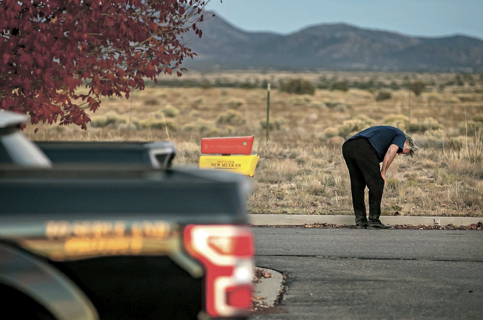 A distraught Alec Baldwin lingers in the parking lot outside the Santa Fe County Sheriff's Office in Santa Fe, New Mexico, U.S., Oct. 21, 2021. (AP Photo)