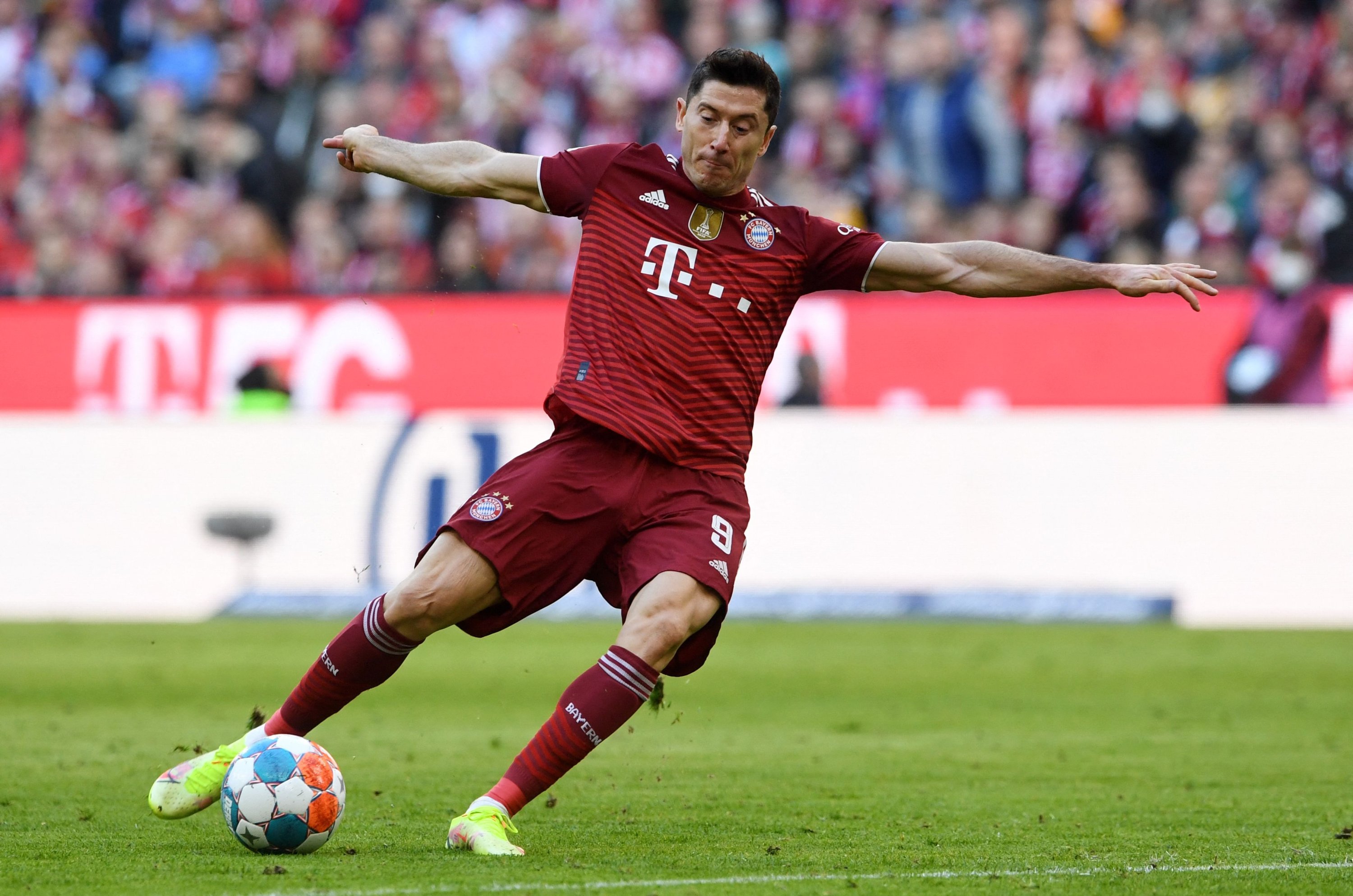 The Football Arena - ▷ 12': Robert Lewandowski scores. ▷ 21