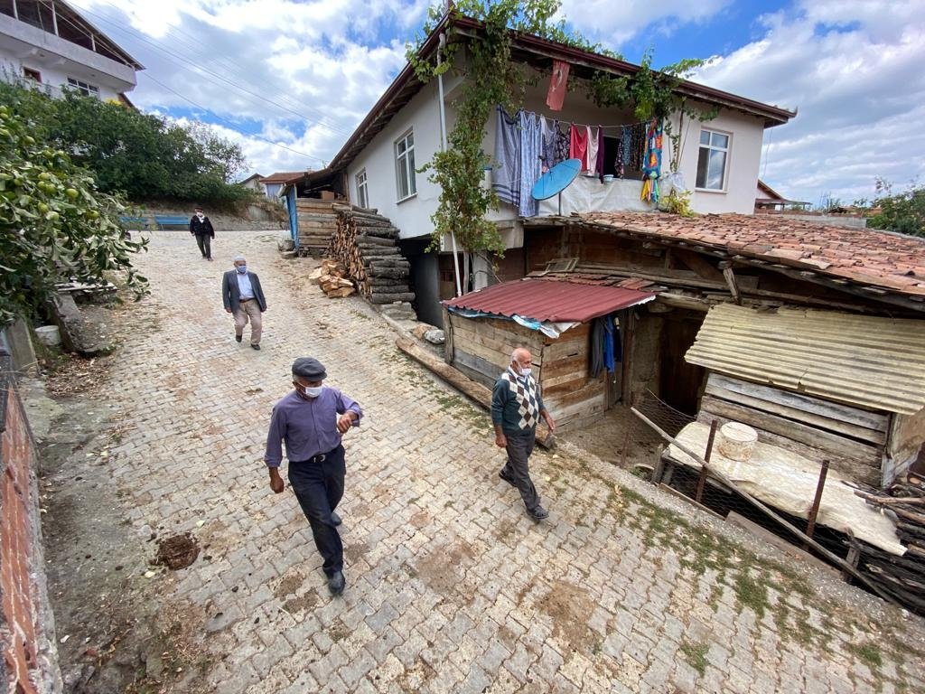 People wearing masks and heeding social distancing walk in Gökpınar village, one of few places without COVID-19, in Amasya, northern Turkey, Aug. 9, 2021. (DHA PHOTO) 