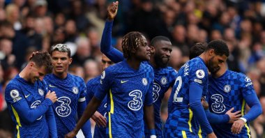 Chelsea's Mason Mount (L) celebrates with teammates after scoring his team's seventh goal during a Premier League match against Norwich City at Stamford Bridge, London, England, Oct. 23, 2021. (AFP Photo)
