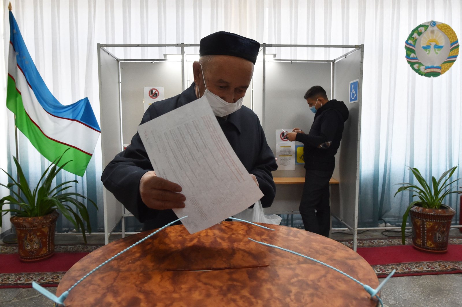 A man casts his ballot during Uzbekistan's presidential election at a polling station in Tashkent, Uzbekistan, Oct. 24, 2021. (AFP Photo)