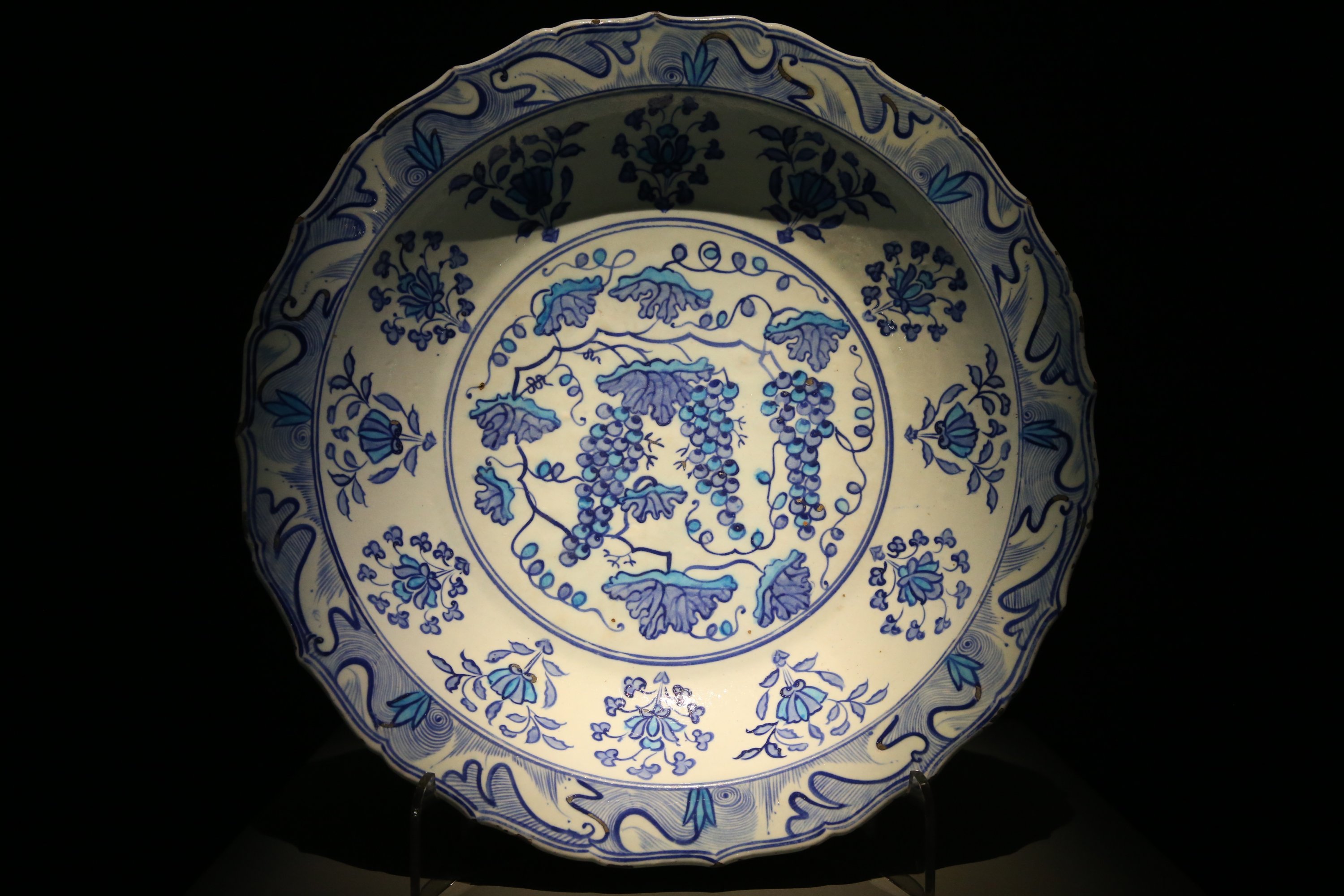 The Iznik pottery from the“Arts of the Islamic World & India” auction, Sotheby’s, London, Britain, Oct. 22, 2021. (AA Photo)