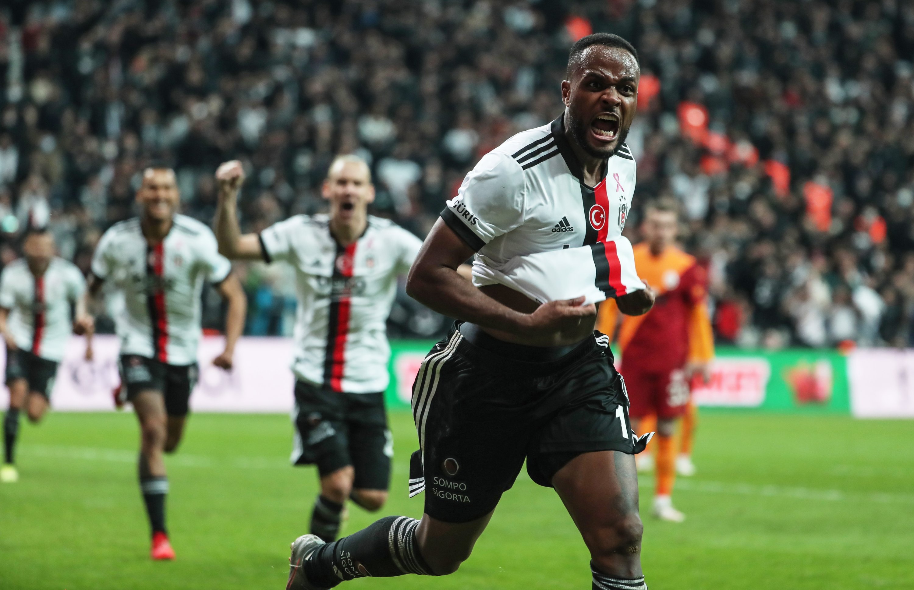 Besiktas Comes Back To Beat Galatasaray In Istanbul Derby Daily Sabah