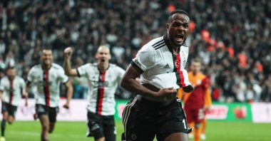 Cyle Larin of Beşiktaş celebrates after scoring the 2-1 lead during the Turkish Süper Lig football derby match between Beşiktaş and Galatasaray in Istanbul, Turkey, Oct. 25, 2021. (EPA Photo)
