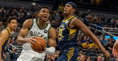 Milwaukee Bucks forward Giannis Antetokounmpo (L) shoots the ball past Indiana Pacers center Myles Turner (R) during an NBA match in Indianapolis, Indiana, U.S., Oct 25, 2021. (Reuters Photo)