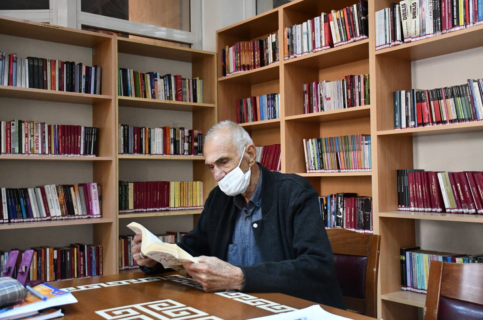 Hacı Ahmet Gönen reads a book at the library, in Kahramanmaraş, southern Turkey, Sept. 25, 2021. (AA Photo)