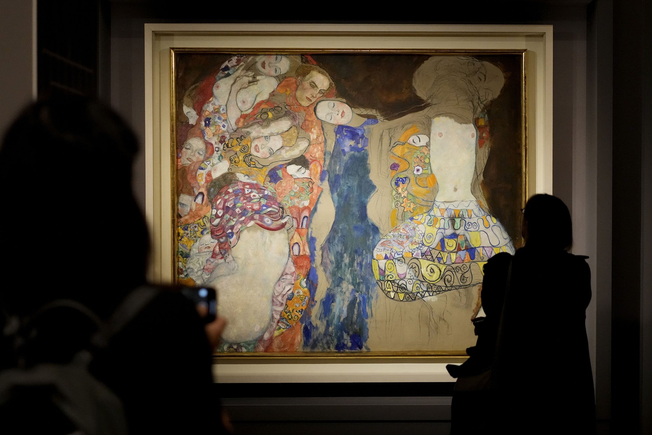 People admire Gustav Klimt's oil on canvas painting 'The Bride' (1918) on display at the exhibition 'Klimt. The Secession and Italy' at the Museum of Rome, in Palazzo Braschi, Rome, Italy, Oct. 26, 2021. (AP Photo)