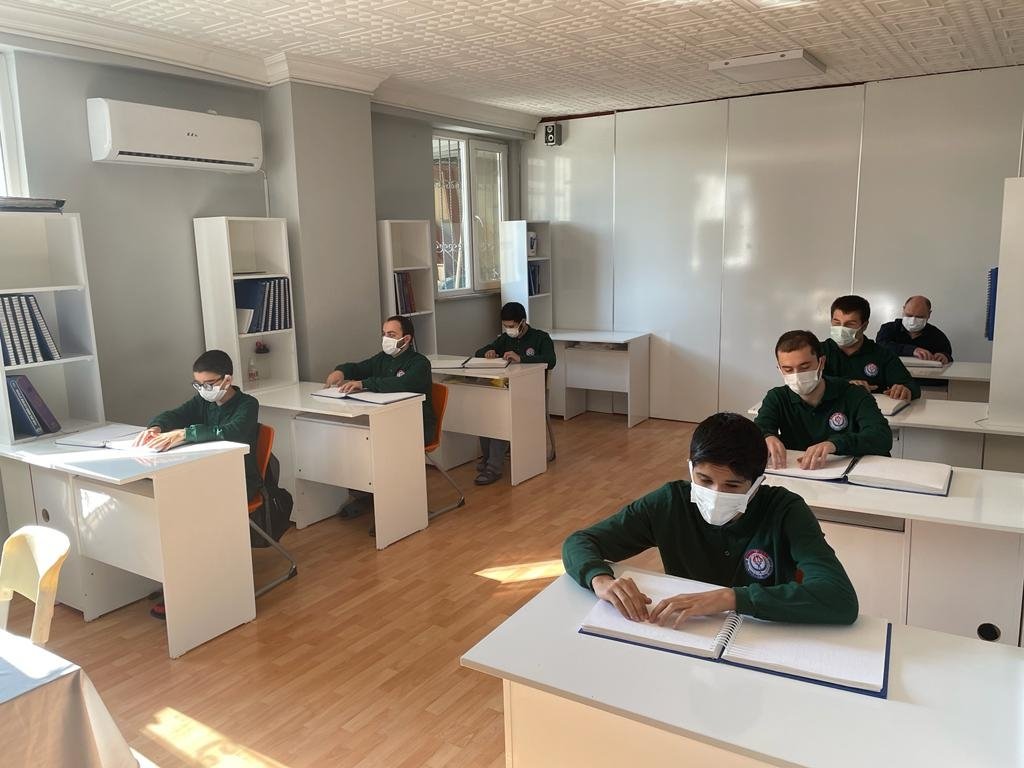 Students in a classroom at the school, in Küçükçekmece district, in Istanbul, Turkey, Oct. 27, 2021. (AA PHOTO) 