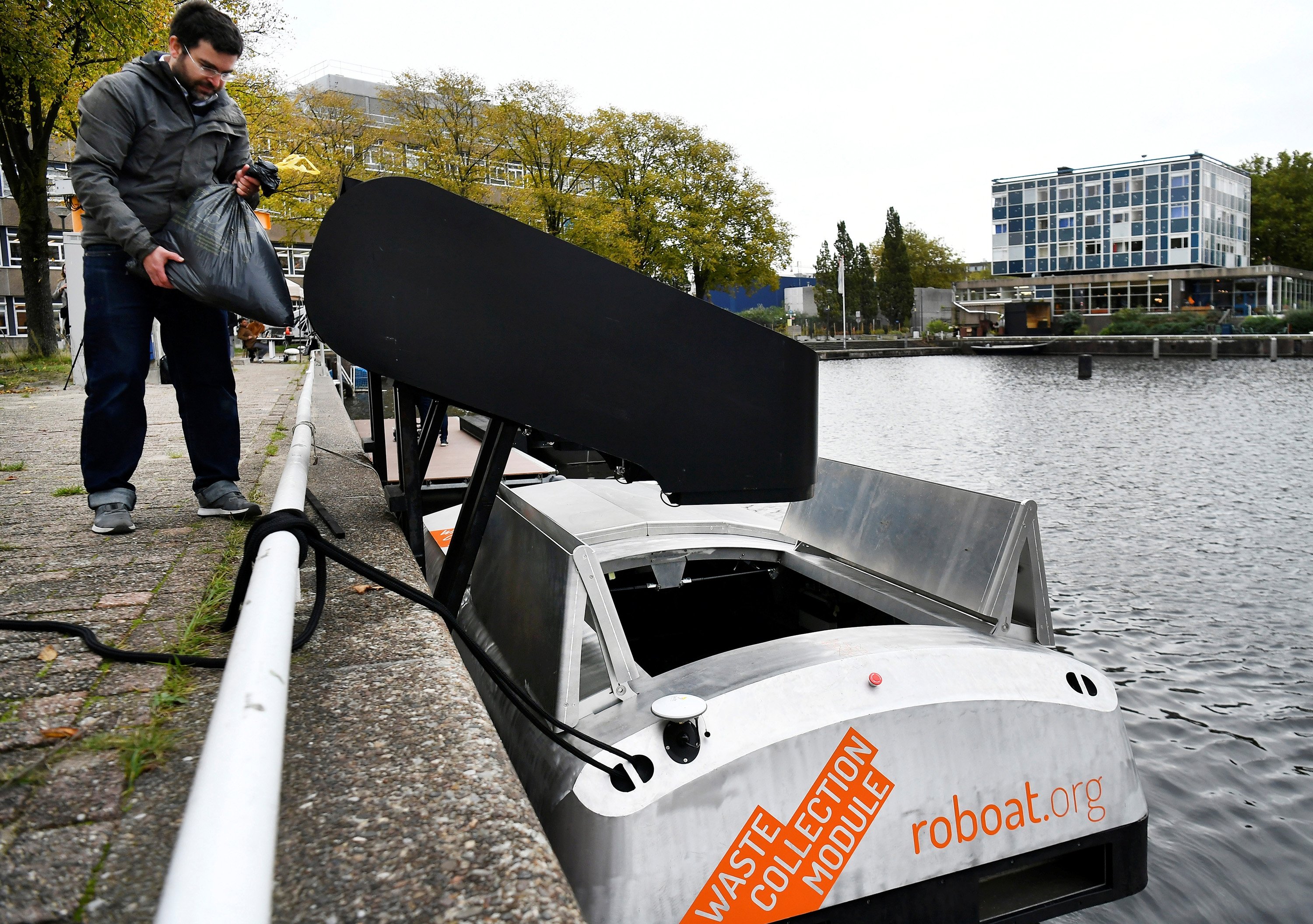 Researchers trial autonomous boats on Amsterdam's waterways in the Netherlands, Oct 27, 2021. (Reuters/Piroschka van de Wouw)