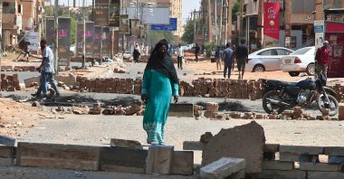 Sudanese anti-coup protesters use bricks to barricade a street in the capital Khartoum on Oct. 27, 2021, amid ongoing demonstrations against a military takeover that has sparked widespread international condemnation. (AFP Photo)