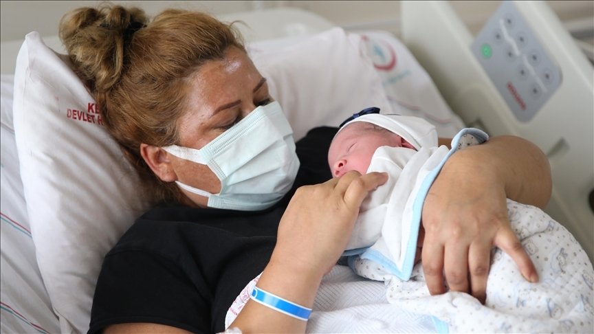 Tülin Sarğın, who was vaccinated against COVID-19 during pregnancy, cuddles her newborn son, in Antalya, southern Turkey, Sept. 18, 2021. (AA PHOTO) 