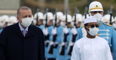 President Recep Tayyip Erdoğan (L) welcomes Chad transitional President Mahamat Idriss Deby Itno (R) with an official ceremony at the Presidential Complex in Ankara, Turkey, Oct. 27, 2021. (AFP Photo)