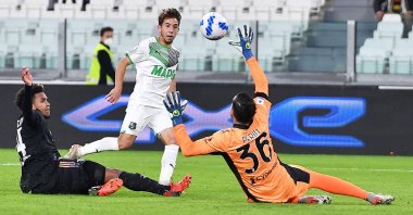 Sassuolo’s Maxime Lopez (C) scores during a Serie A match against Juventus at Allianz Stadium in Turin, Italy, Oct. 27, 2021. (EPA Photo)