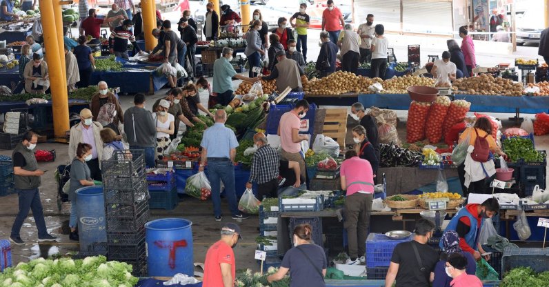 People shop at an open market in the capital Ankara, Turkey, May 8, 2021. (AFP Photo)