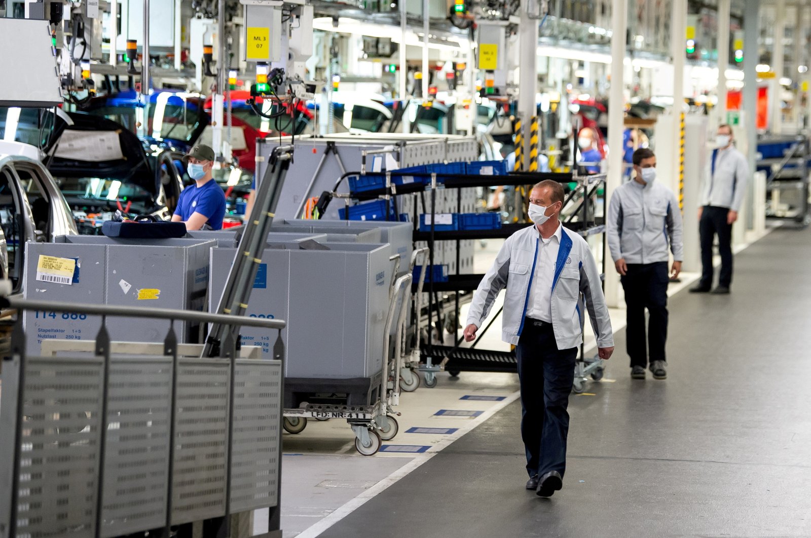 Staff at the Volkswagen assembly line in Wolfsburg, Germany, April 27, 2020. (Reuters Photo)