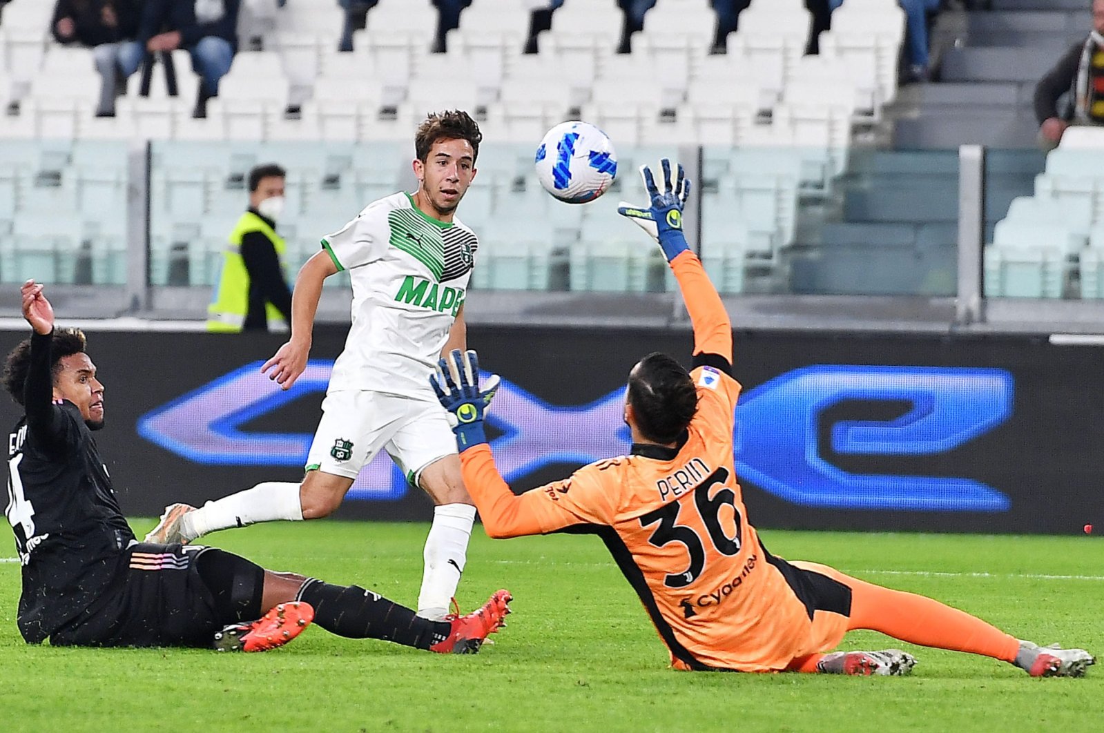 Sassuolo’s Maxime Lopez (C) scores during a Serie A match against Juventus at Allianz Stadium in Turin, Italy, Oct. 27, 2021. (EPA Photo)